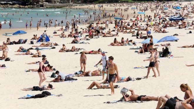 Bondi Beach has been temporarily closed after crowds exceeded the 500-person limit decreed by the government due to corona virus